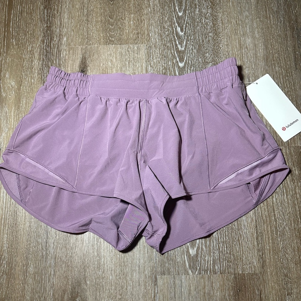 Lululemon Hotty Hot Low Rise Lined Short 2.5”